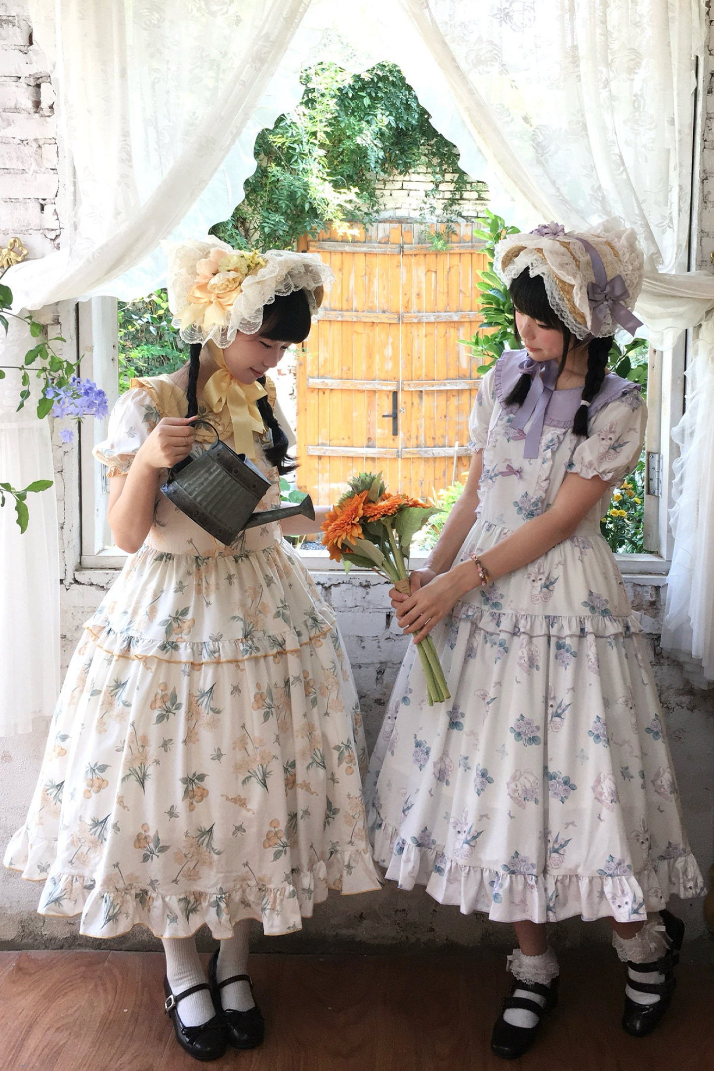 Kleid mit pastoralem Blumenprint und Bubikragen