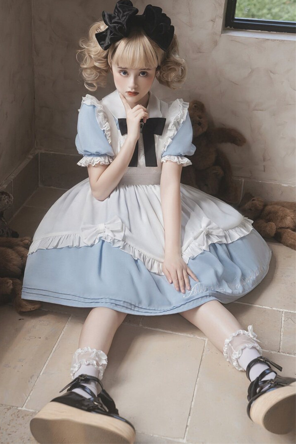 Wonderland Alice Short Sleeve One-Piece Dress