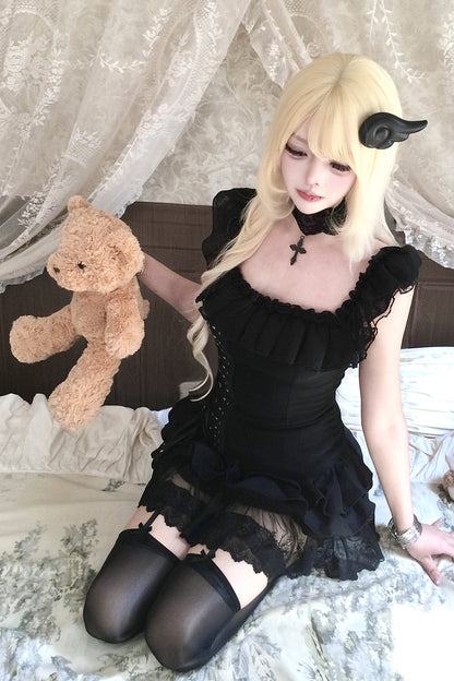 Schwarzes Gothic-Spitzen-Set aus schulterfreiem Oberteil mit Schnürung am Rücken und Rock