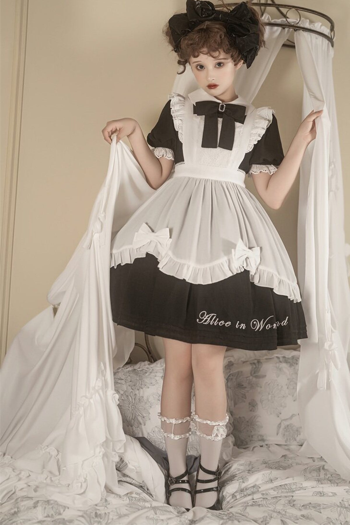 Wonderland Alice Short Sleeve One-Piece Dress