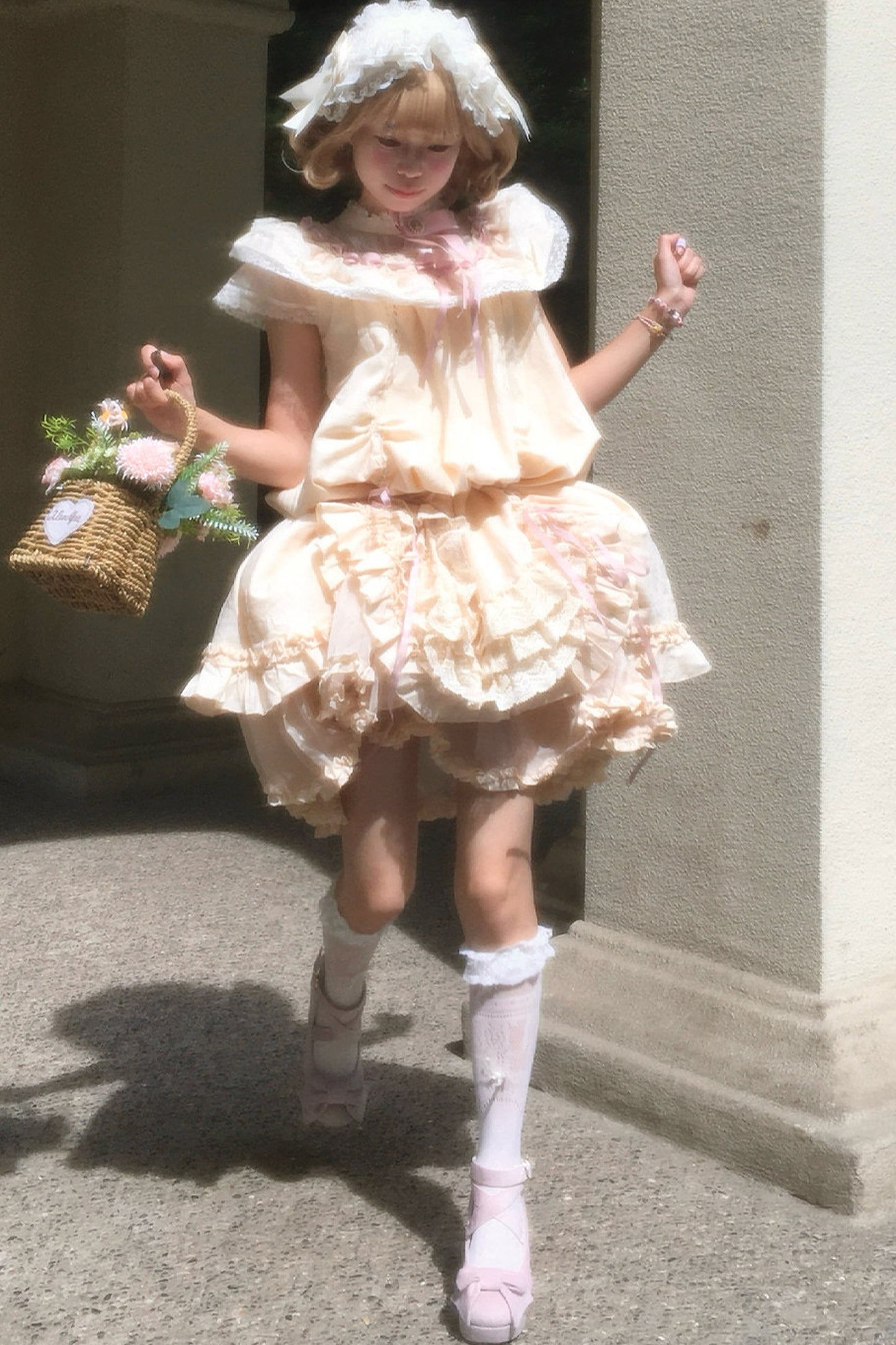 Milchtee-rosa Lolita-Kleid mit Puppen-Rüschen