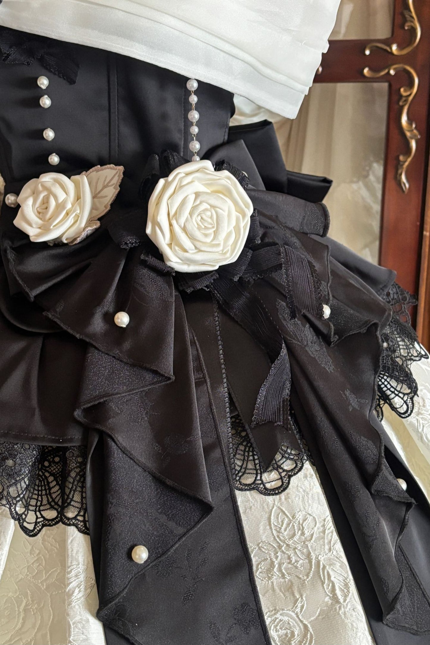Prinzessinnen-Lolita-Kleid mit Perlen und Rosen