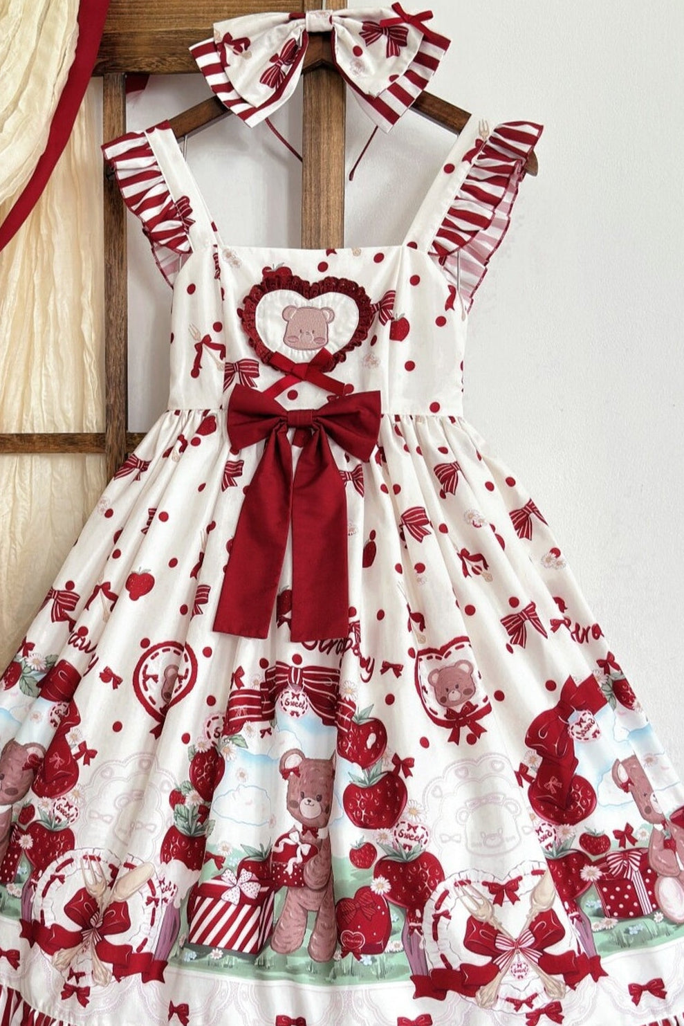 Strawberry Gift Box Lolita Print Suspender Dress Set-Up