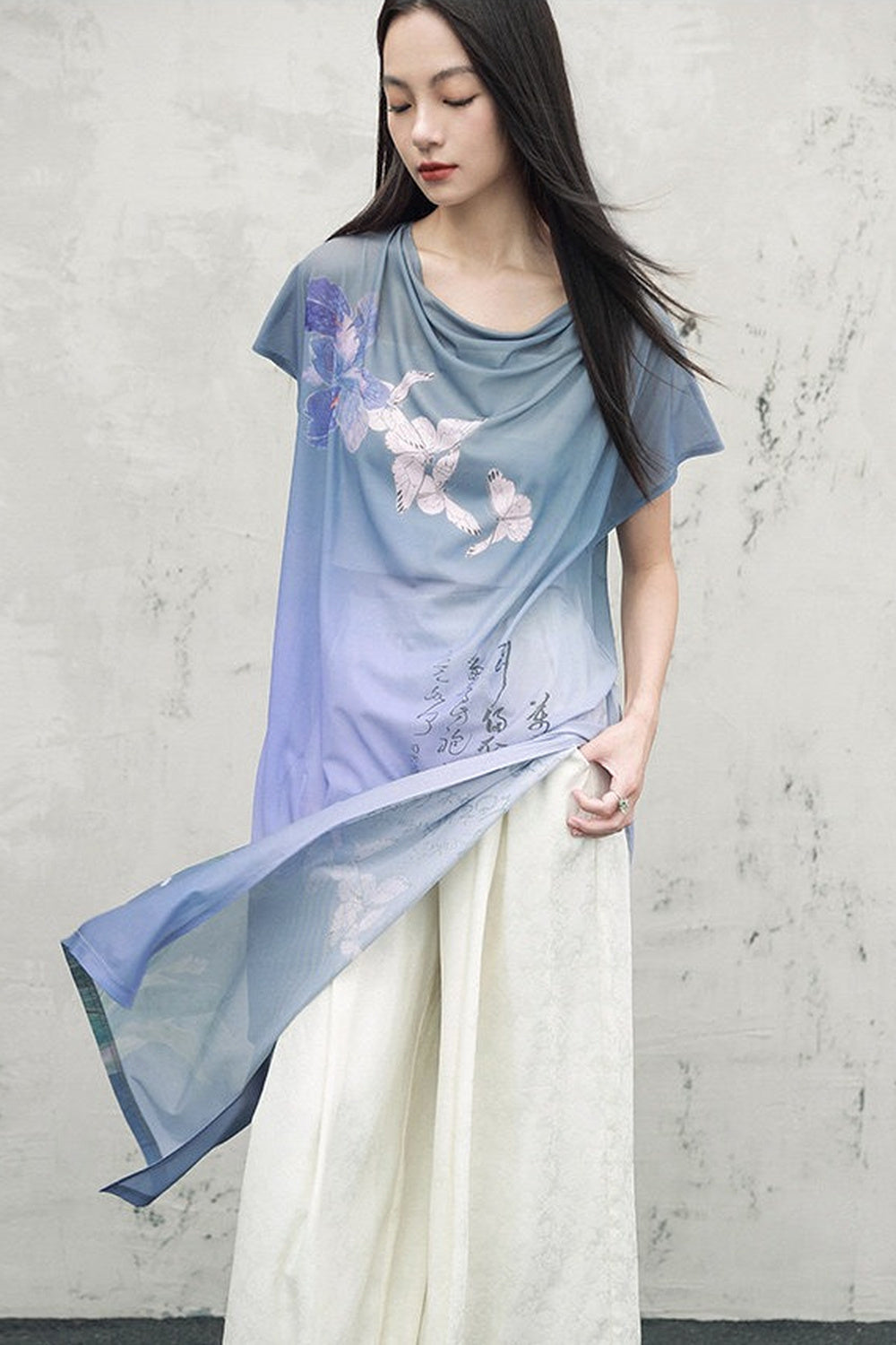 Blaues Oberteil im China-Stil mit Farbverlauf