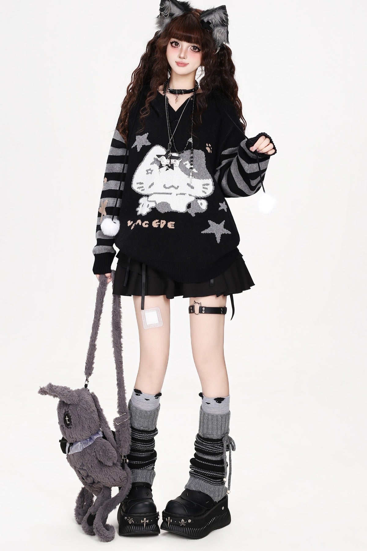 Cat Eating Fish Jacquard Hooded Sweater