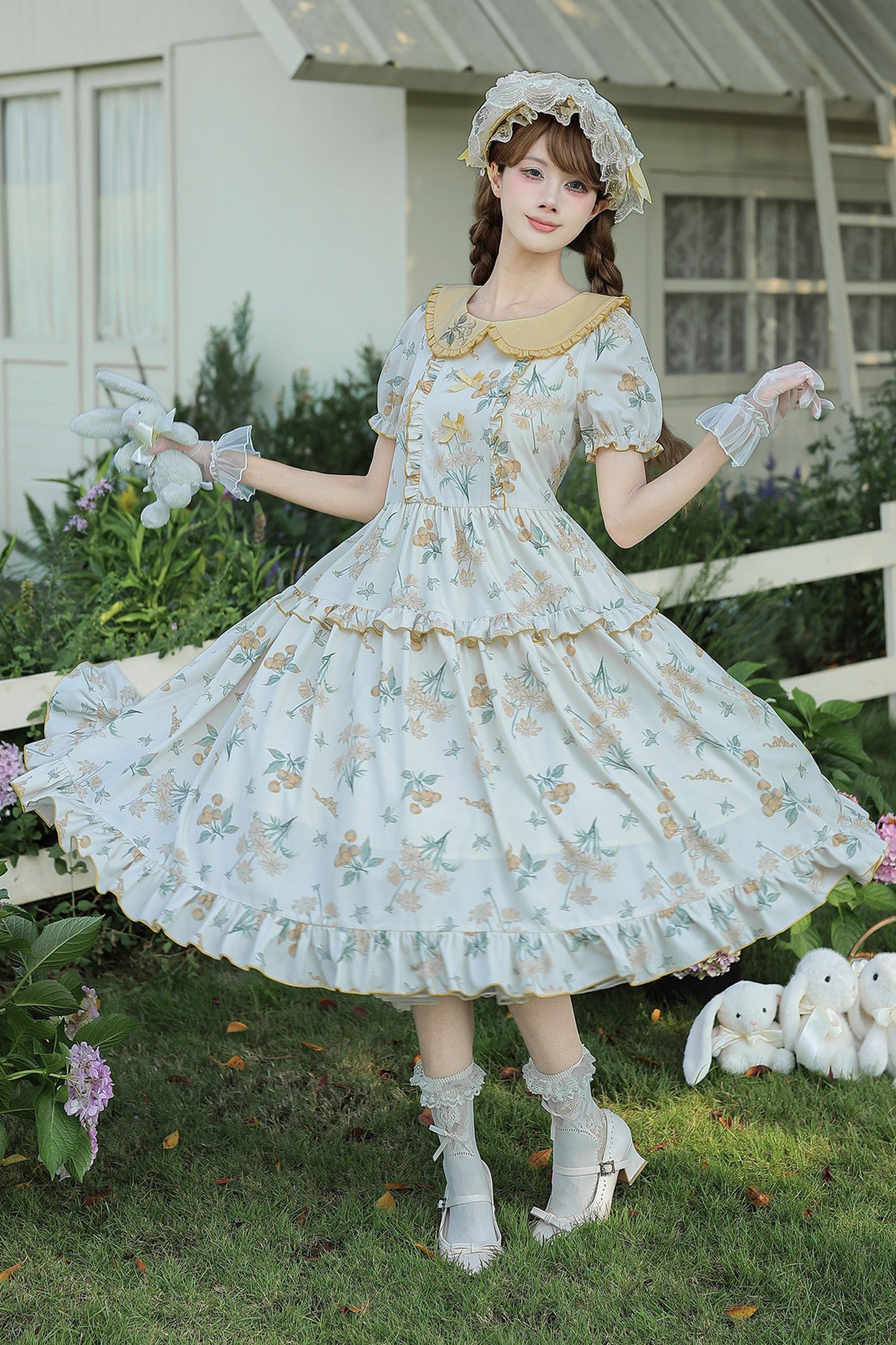 Kleid mit pastoralem Blumenprint und Bubikragen