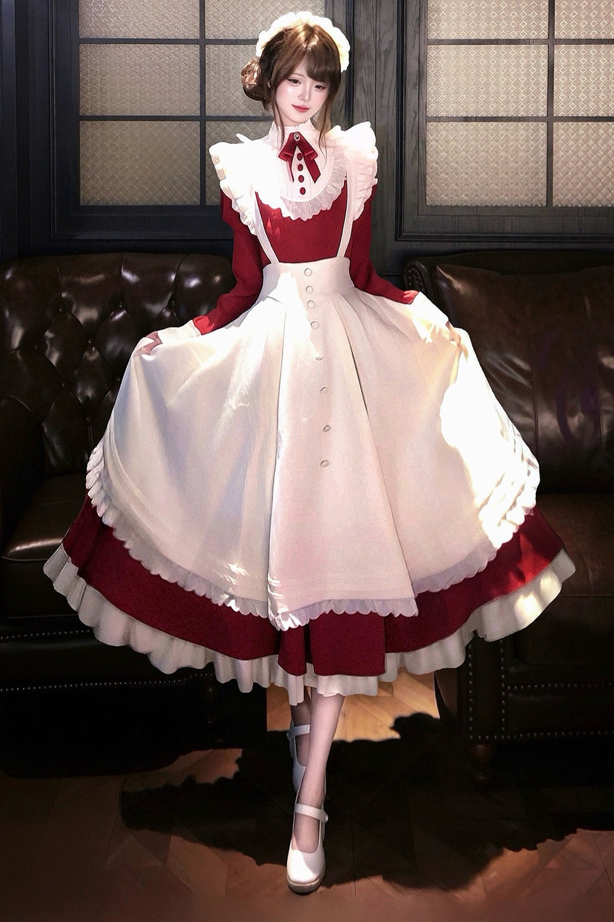 Robe tablier de soubrette à col montant