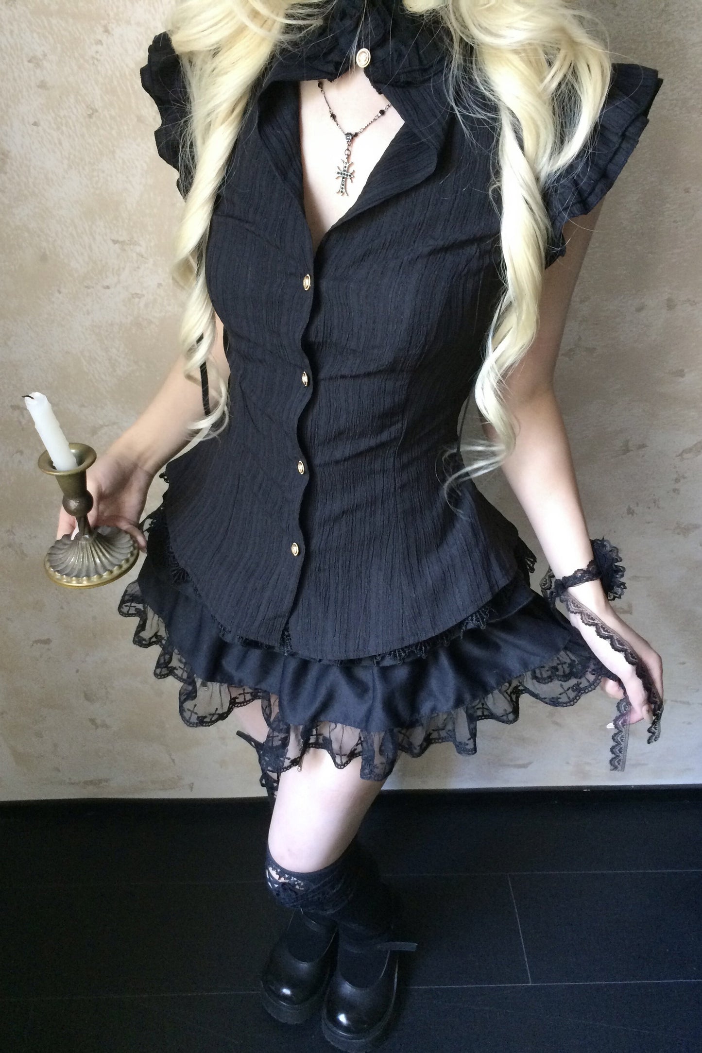 Schwarzes Gothic-Kurzarmhemd mit gestuftem Stufenrock-Set