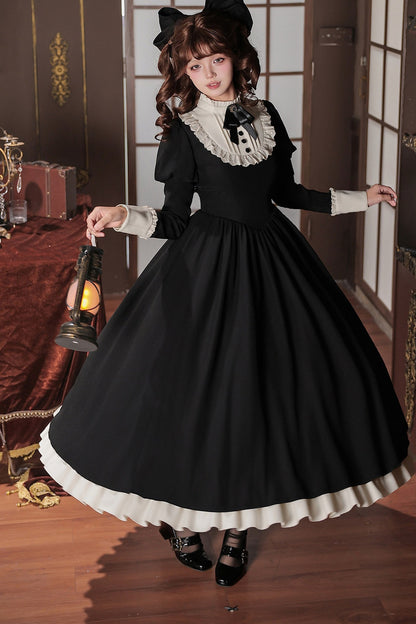 Robe tablier de soubrette à col montant