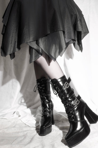 Bottes à plateforme à bout carré et brides croisées inversées