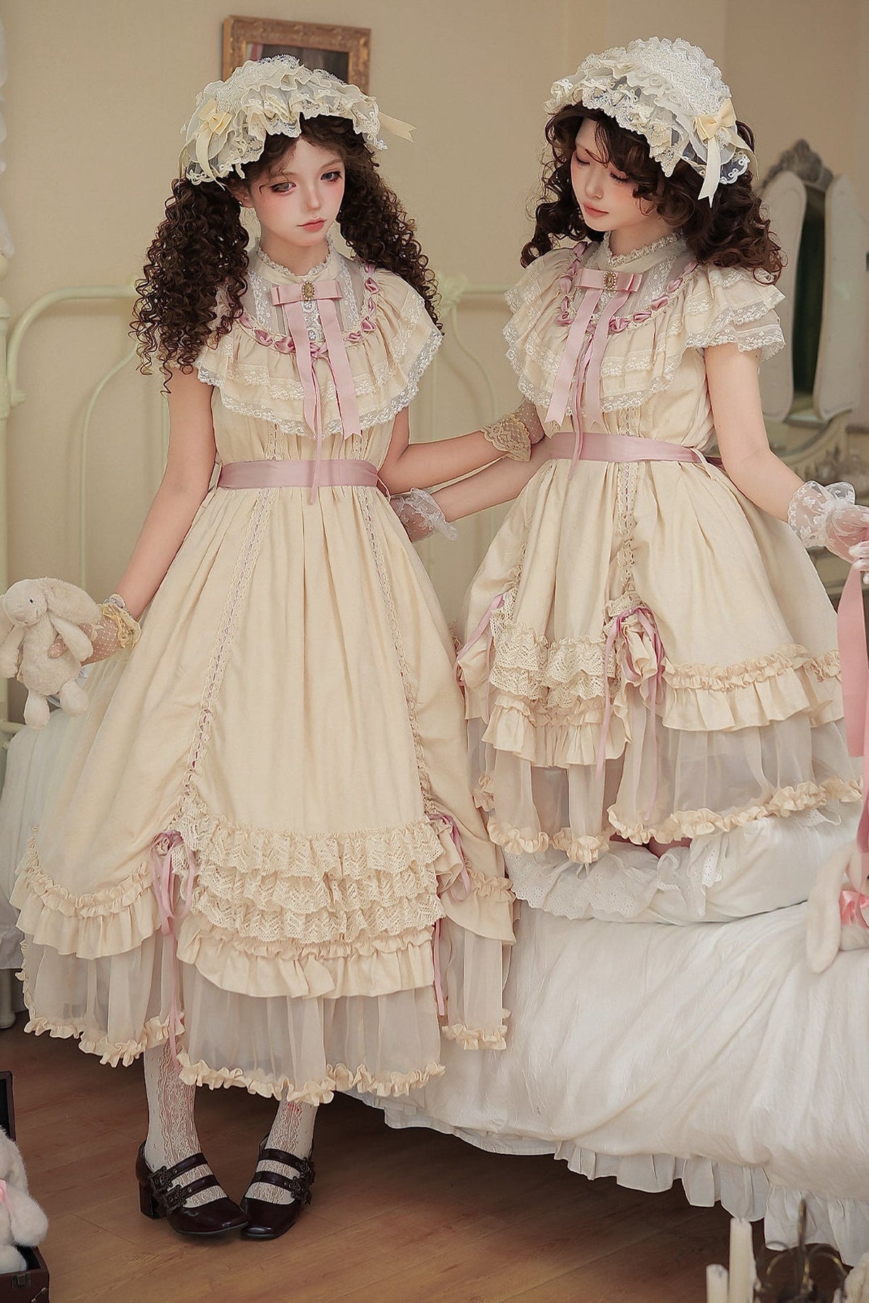 Milchtee-rosa Lolita-Kleid mit Puppen-Rüschen