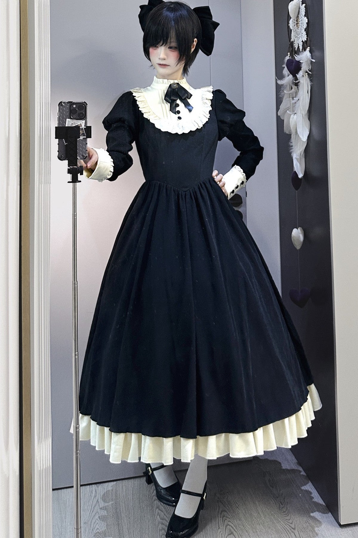Robe tablier de soubrette à col montant