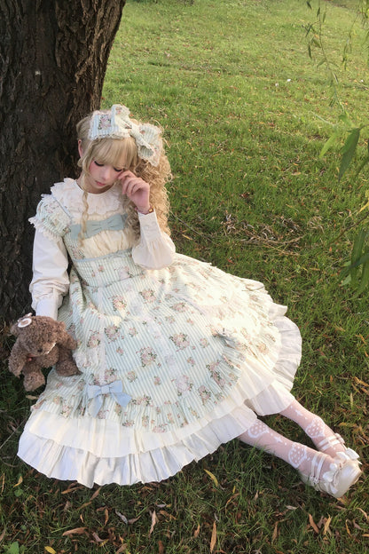 Conjunto coordinado de vestido con estampado de rosas y falda de doble volante