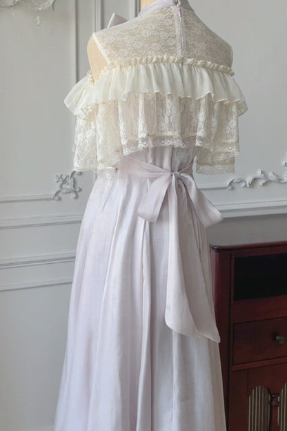 Langes schulterfreies Spitzenkleid