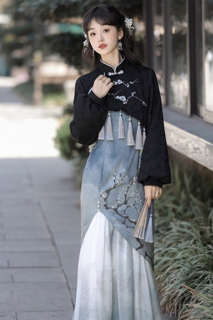 Weißes Pflaumen-Cheongsam-Oberteil- und Rock-Set