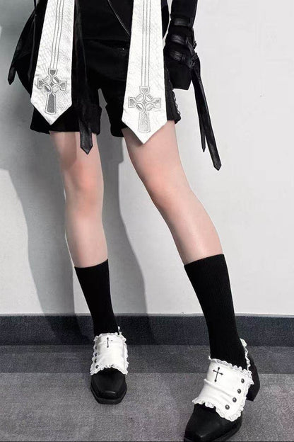 [Reservierungsschluss 24. Mai] Gothic-Lolita-Prinzenschuhe mit Spitzenbesatz und Kreuzdetail