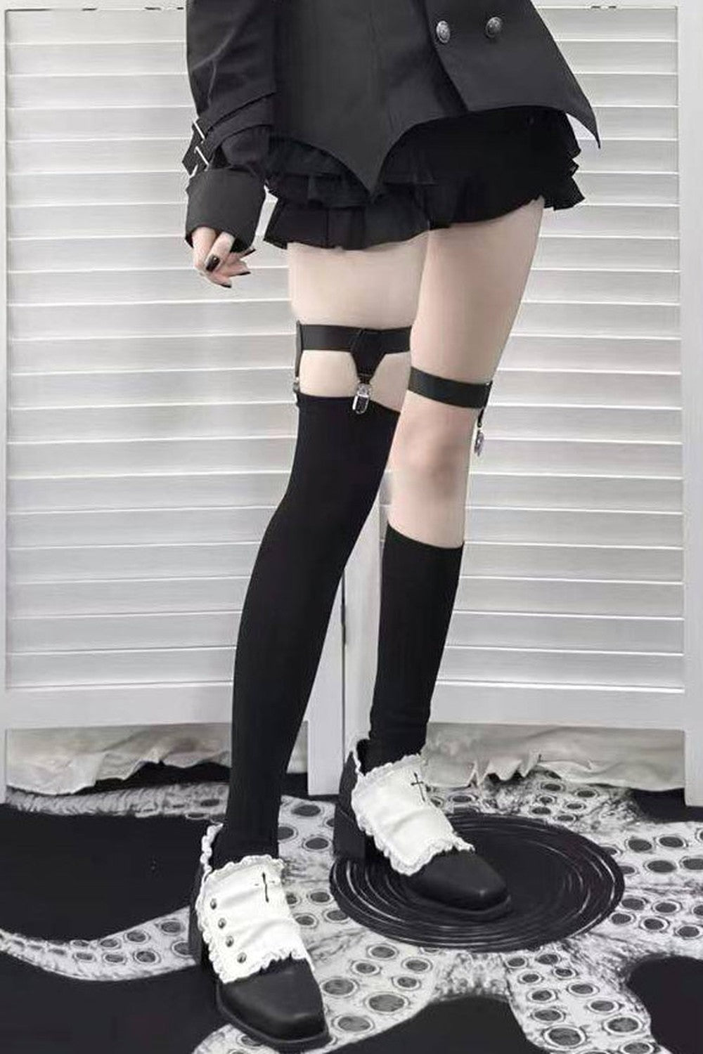 [Reservierungsschluss 24. Mai] Gothic-Lolita-Prinzenschuhe mit Spitzenbesatz und Kreuzdetail