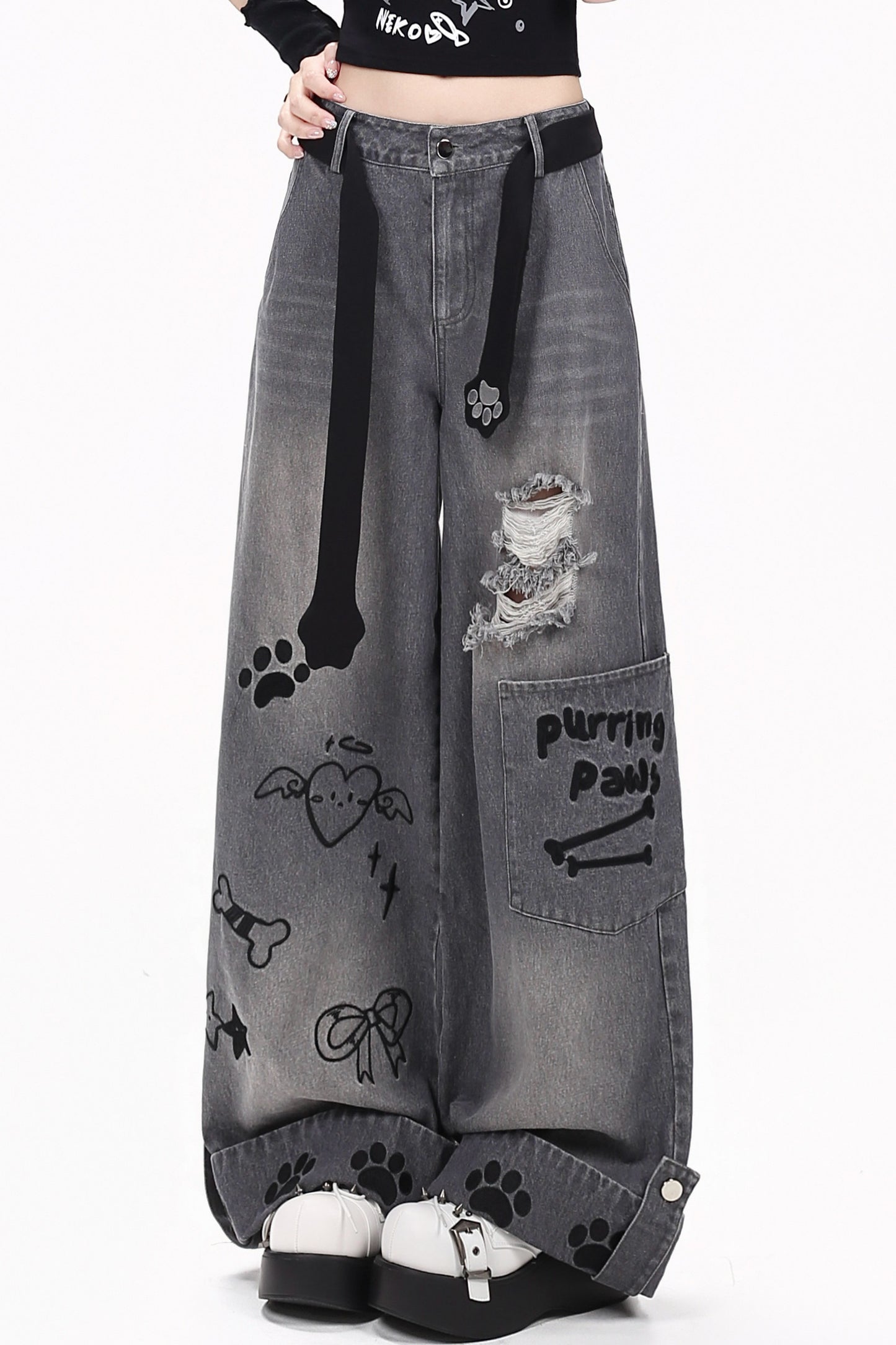 Destroyed-Jeanshose mit Pfotenballen-Schleife