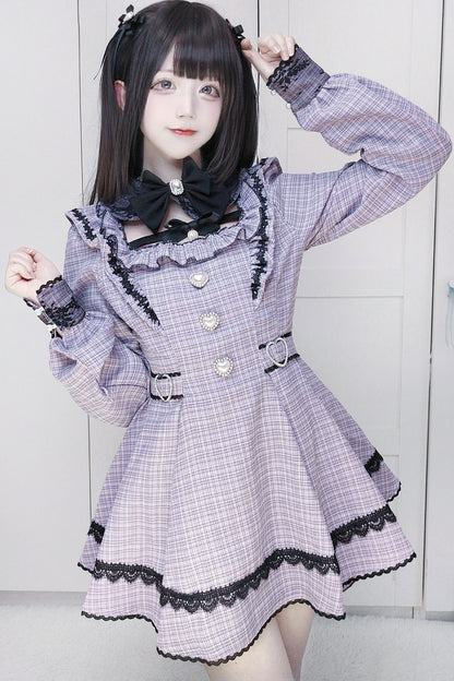 Vestido oscuro de cuadros estilo jirai + pantalones cortos