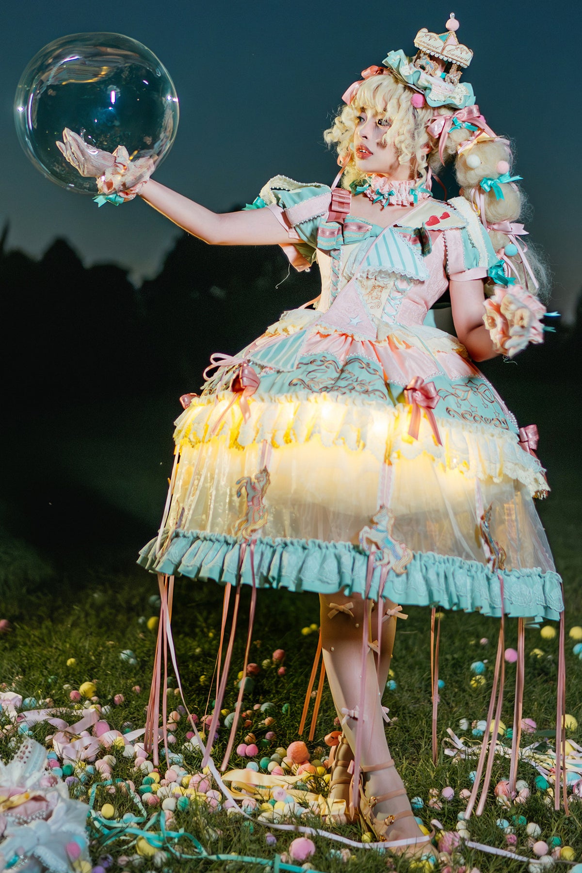 Glänzendes Prinzessinnenkleid und Shorts-Set