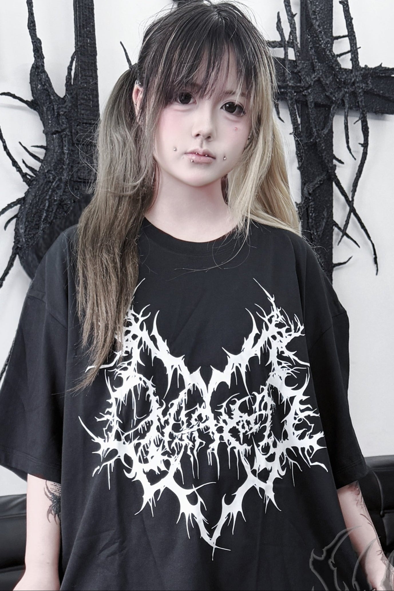 ゴシックグラフィックプリントルーズTシャツ