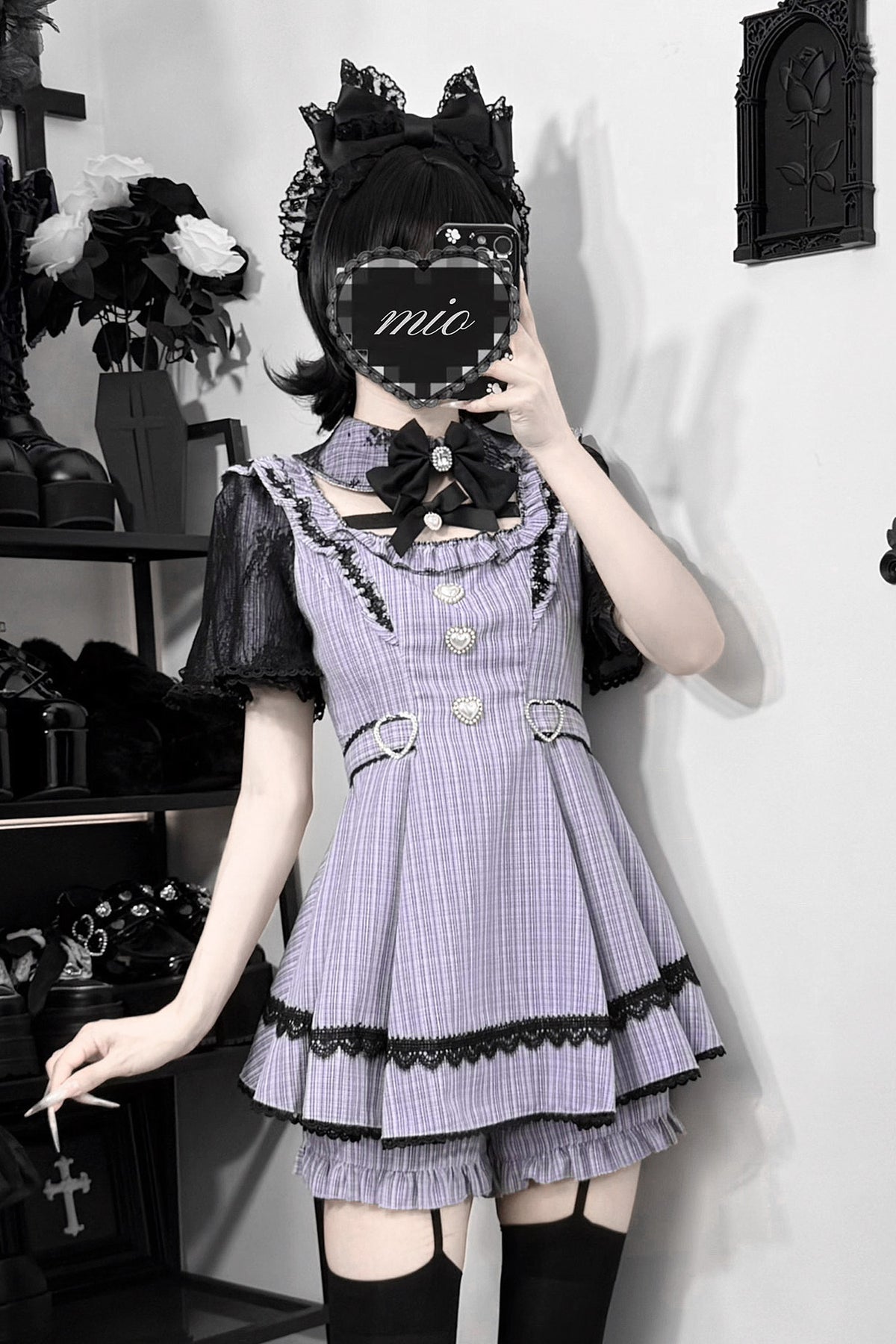 Vestido oscuro de cuadros estilo jirai + pantalones cortos