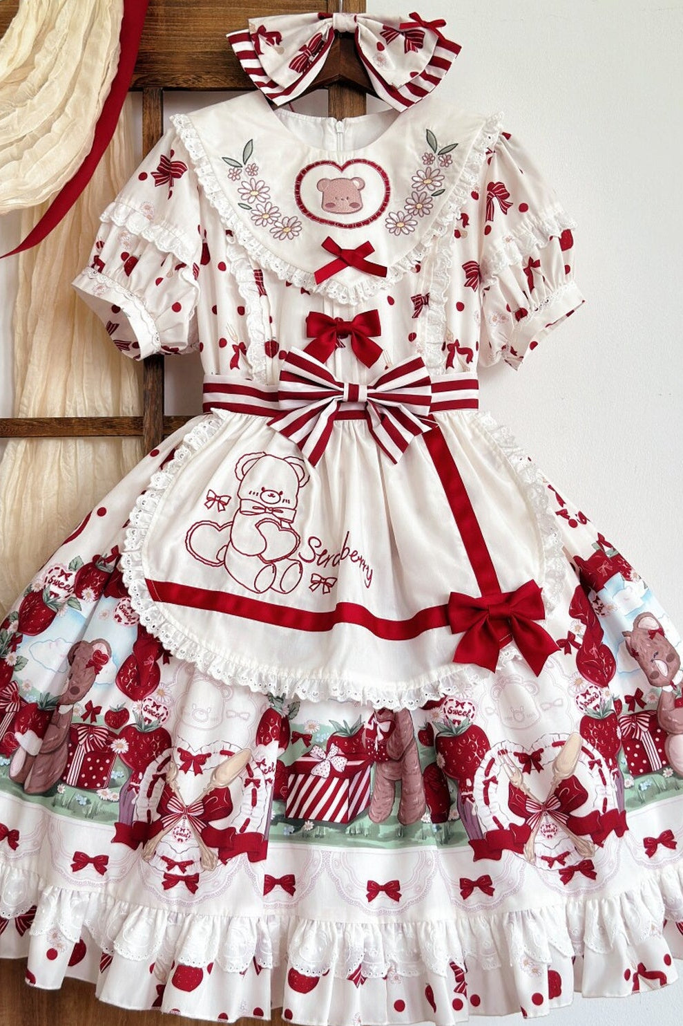 Strawberry Gift Box Lolita Print Suspender Dress Set-Up
