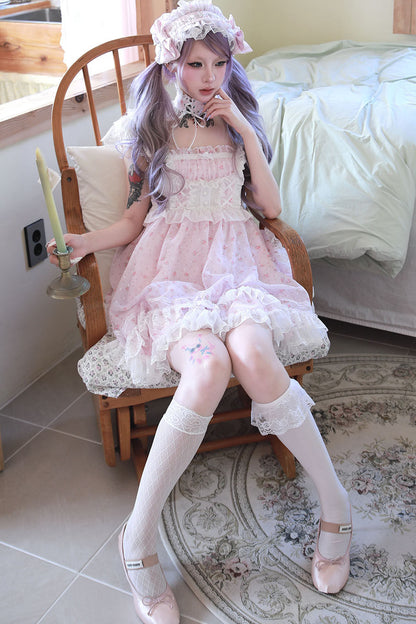 Puppenhaftes Ballonkleid mit Schleife und Spitze + eng anliegendes Halsband + Kopfschmuck