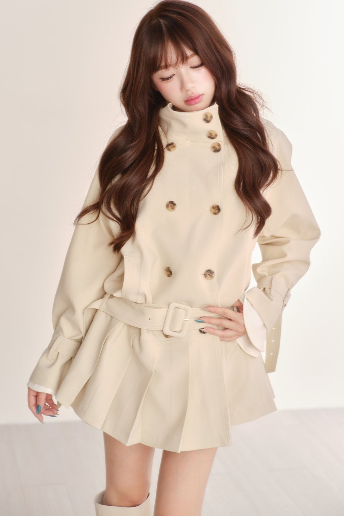 Giacca trench con cintura e orlo plissettato