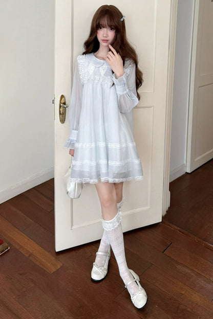 Blaues florales Spitzenkleid mit Bubikragen