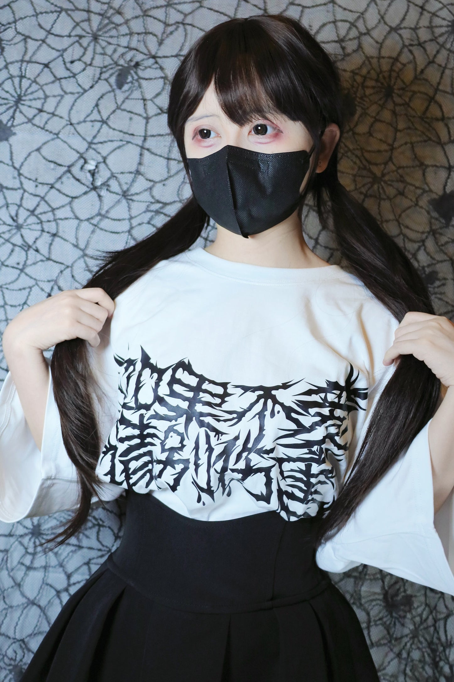 ホワイトゴシックロゴTシャツ