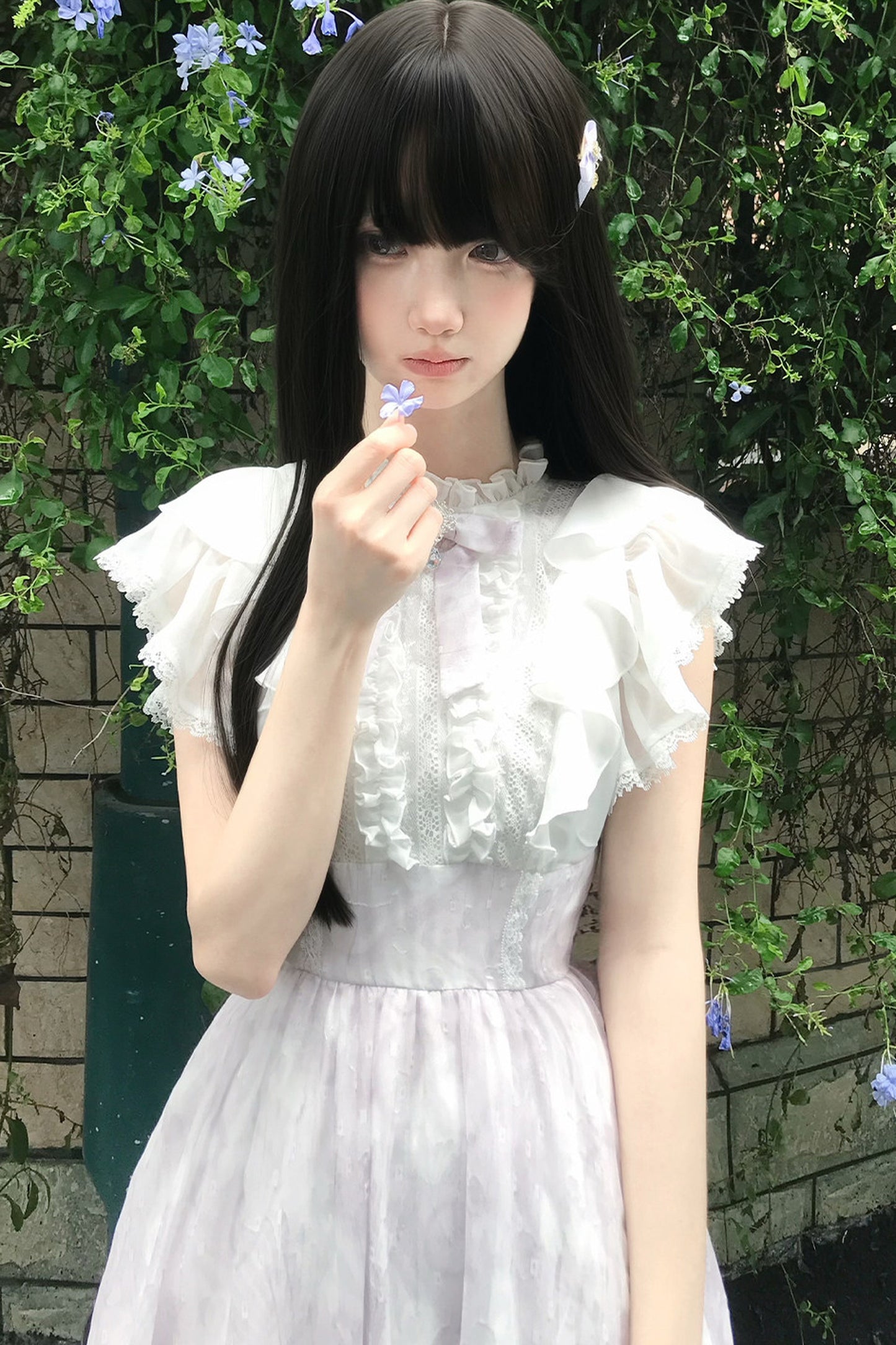 Vestido de encaje con degradado bruma púrpura y cintura ceñida