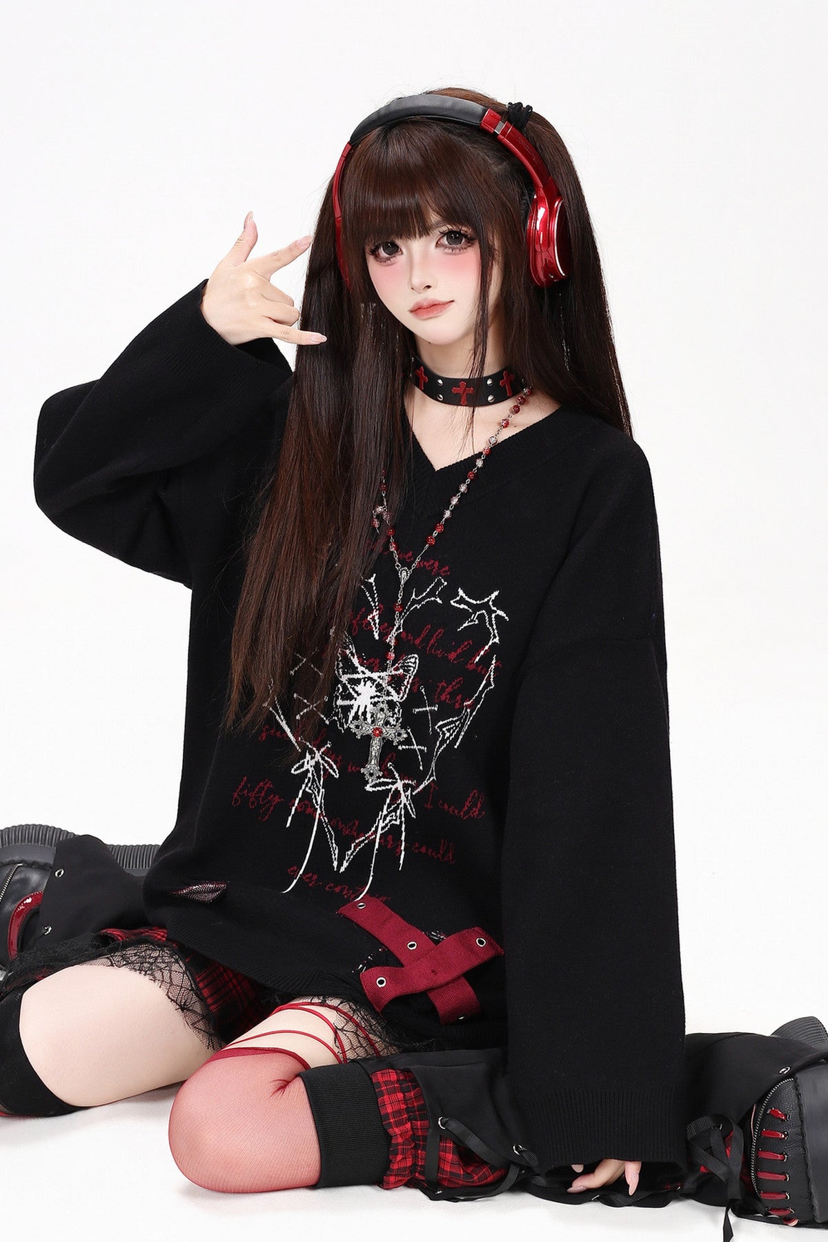 Maglione con scollo a V e farfalla