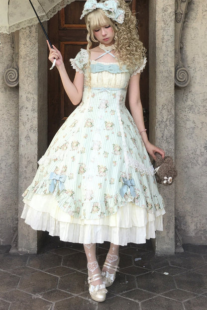 Conjunto coordinado de vestido con estampado de rosas y falda de doble volante