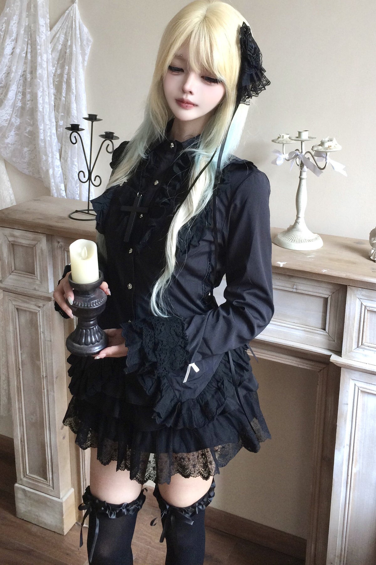 Ensemble chemise et jupe gothique noire en patchwork de dentelle avec nœud papillon
