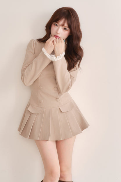 Completo abito trench plissettato a collo alto