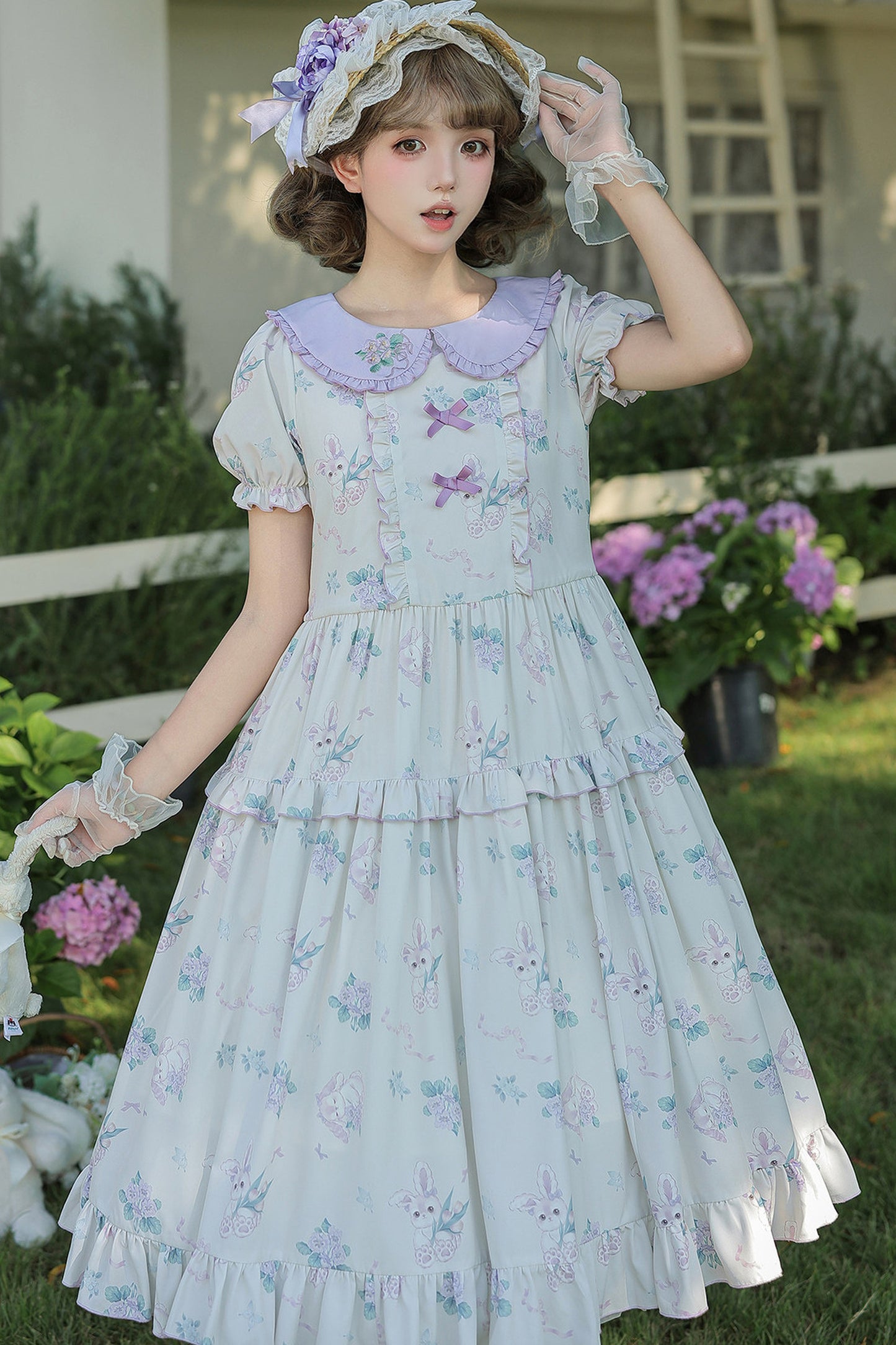 Kleid mit pastoralem Blumenprint und Bubikragen