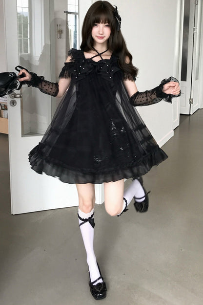 Vestido gótico con lazo de perlas y tirantes cruzados