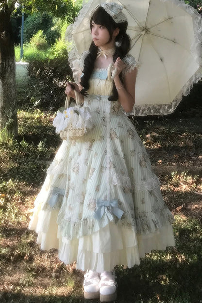 Conjunto coordinado de vestido con estampado de rosas y falda de doble volante