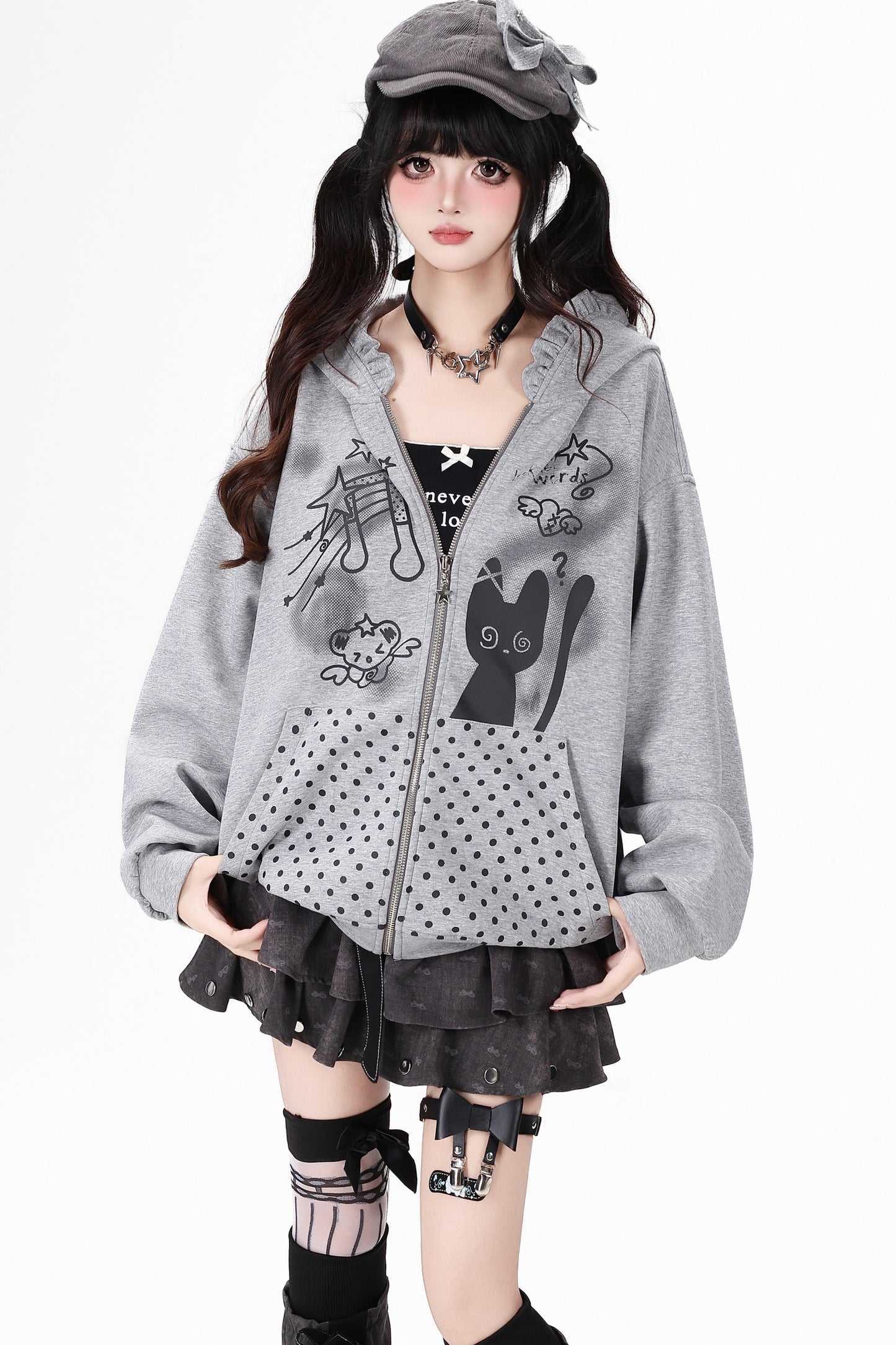 Süßer lockerer Hoodie mit Rüschenkapuze und Punkten