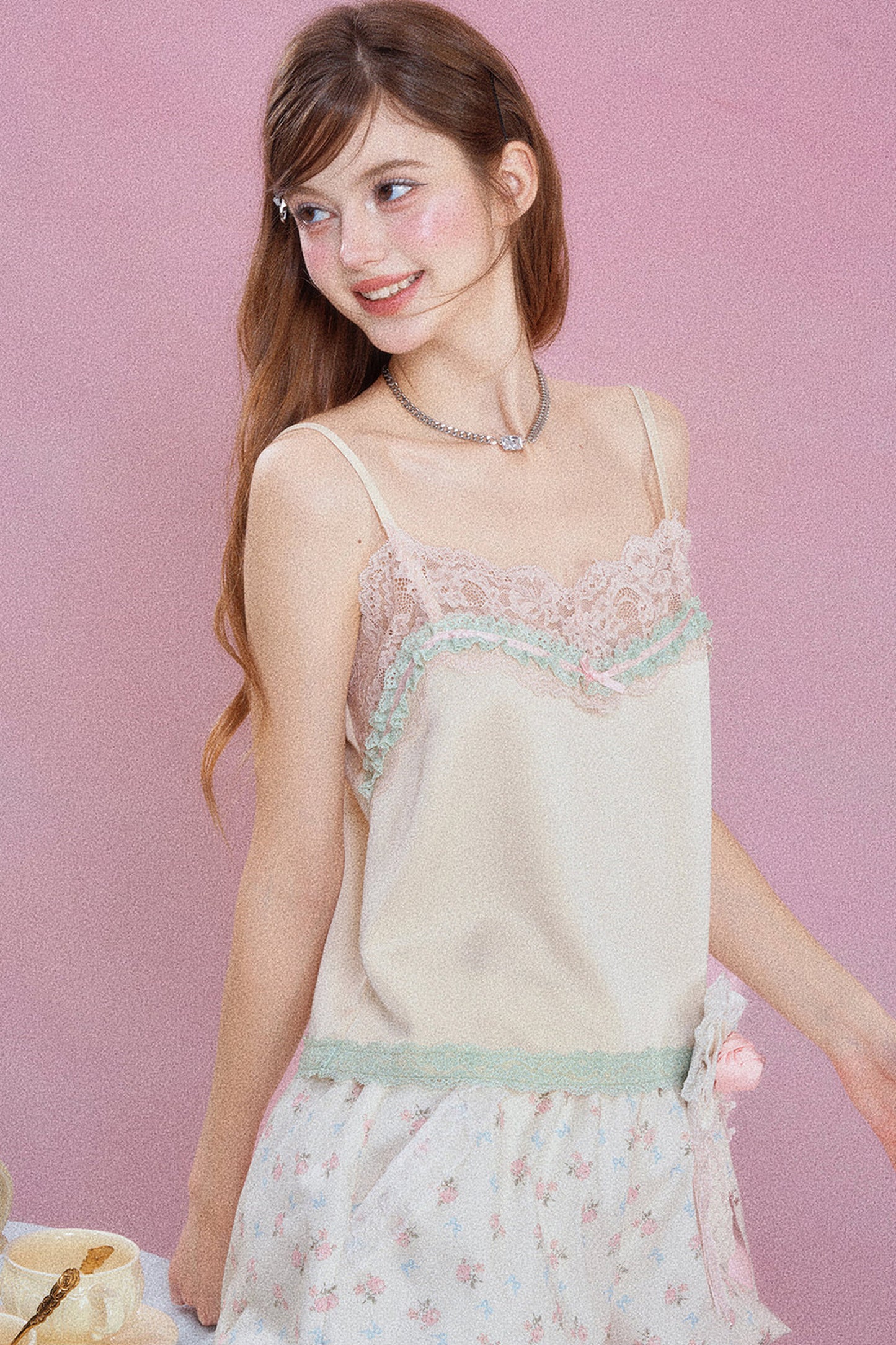Camisole-Oberteil aus Satin mit Spitze