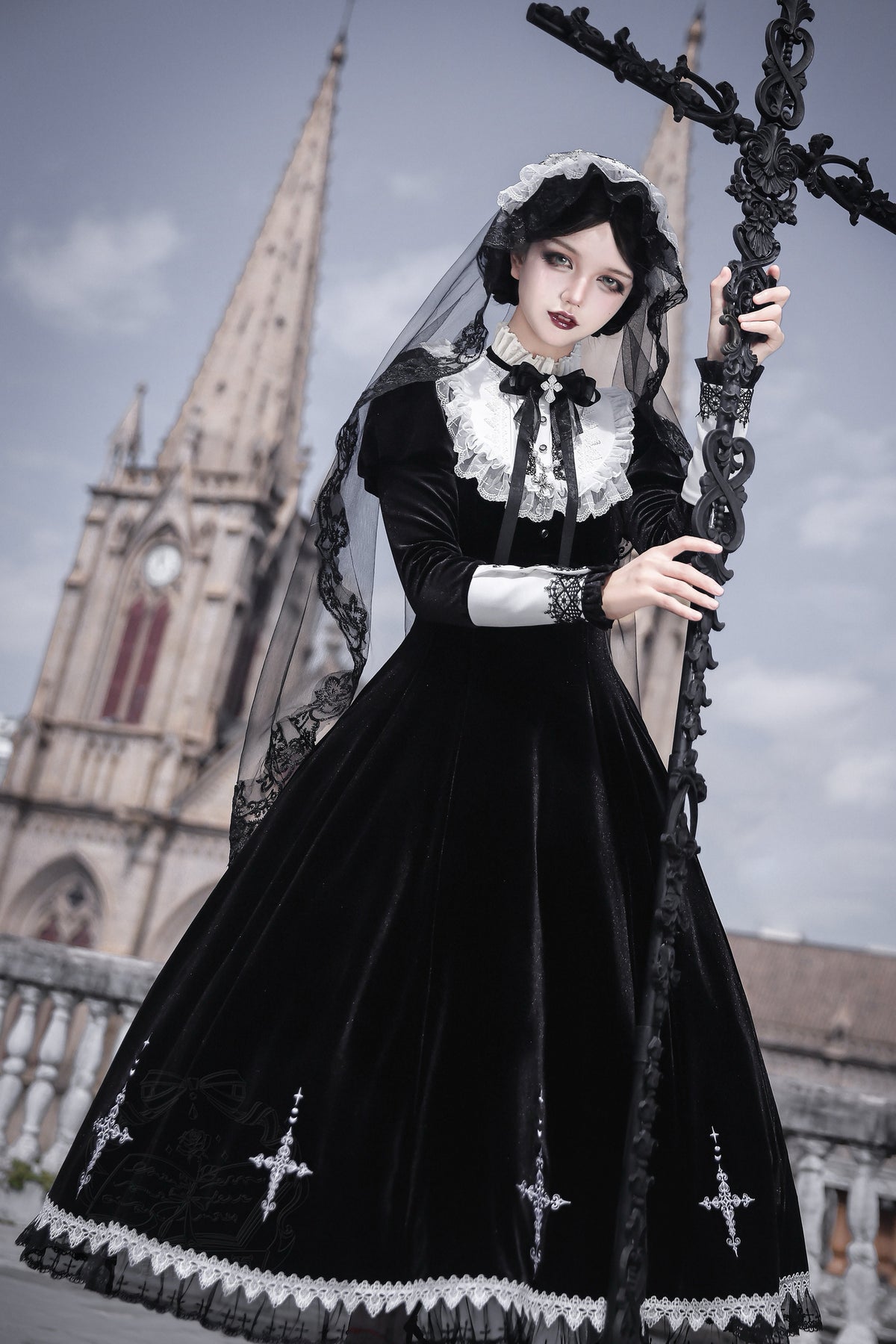 Cross-Cut Light Gothic Lolita Dress