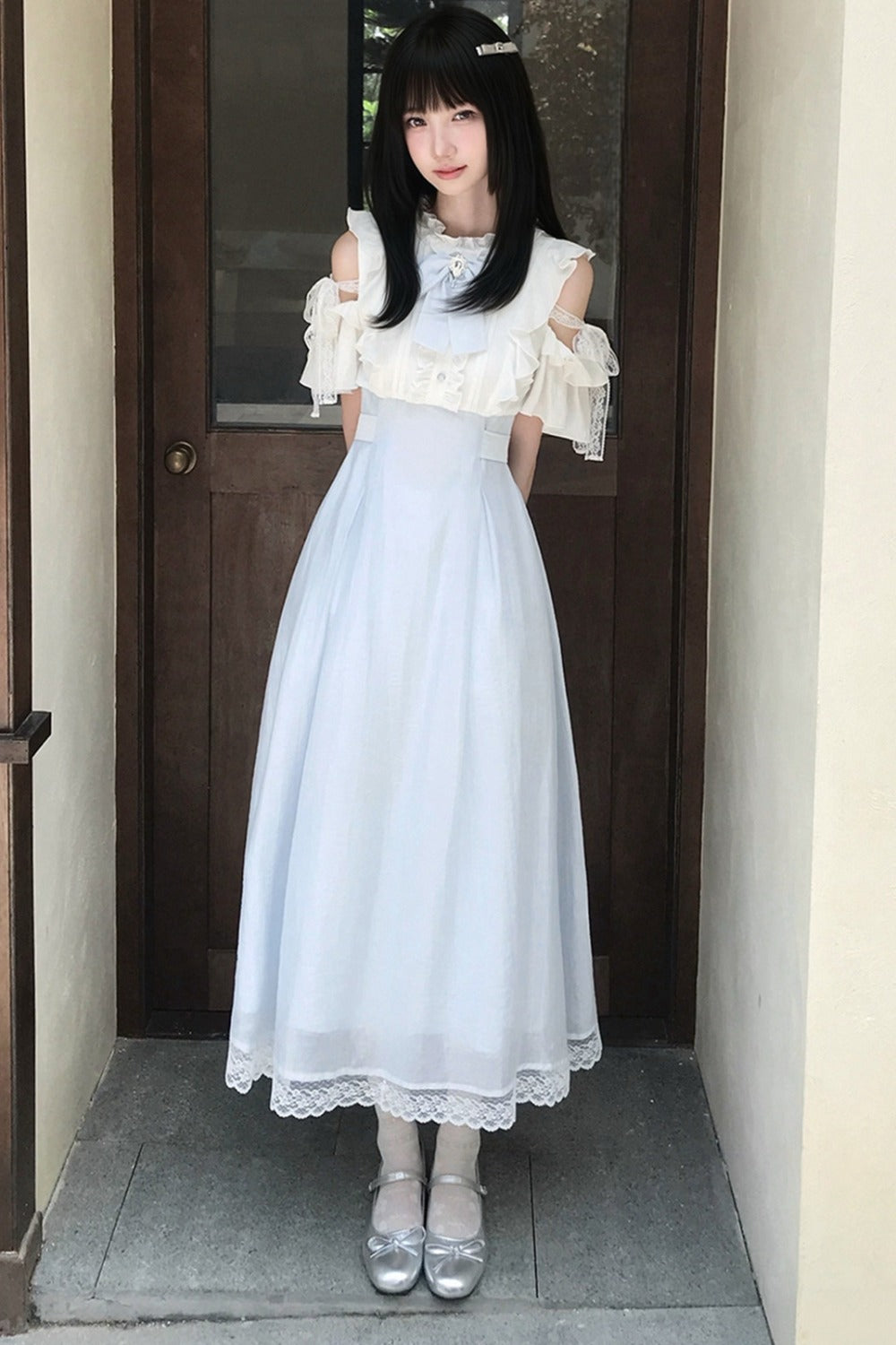 Schulterfreies Kurzarmkleid mit Einsätzen