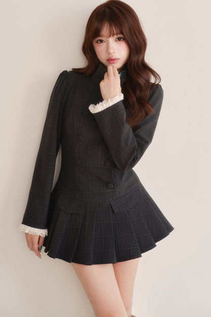 Completo abito trench plissettato a collo alto