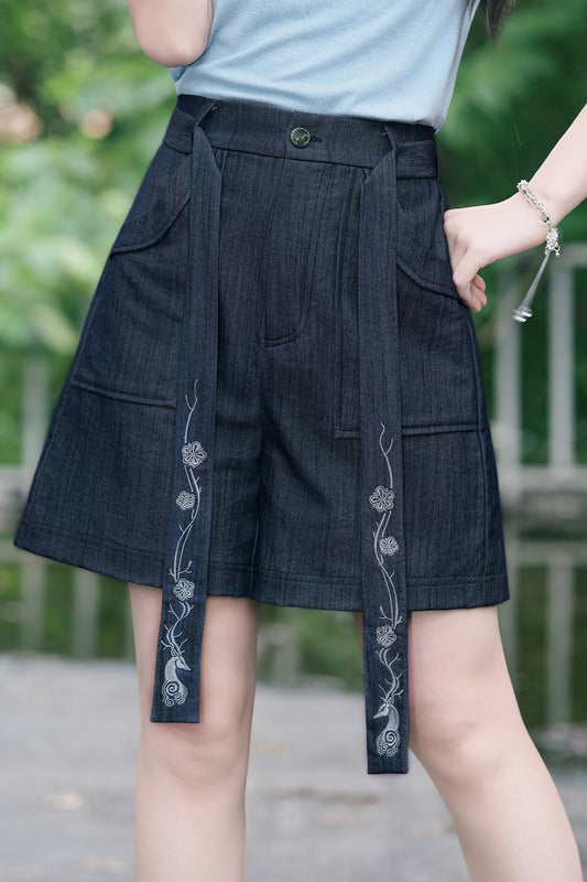 Deer Embroidery Ribbon Denim Shorts