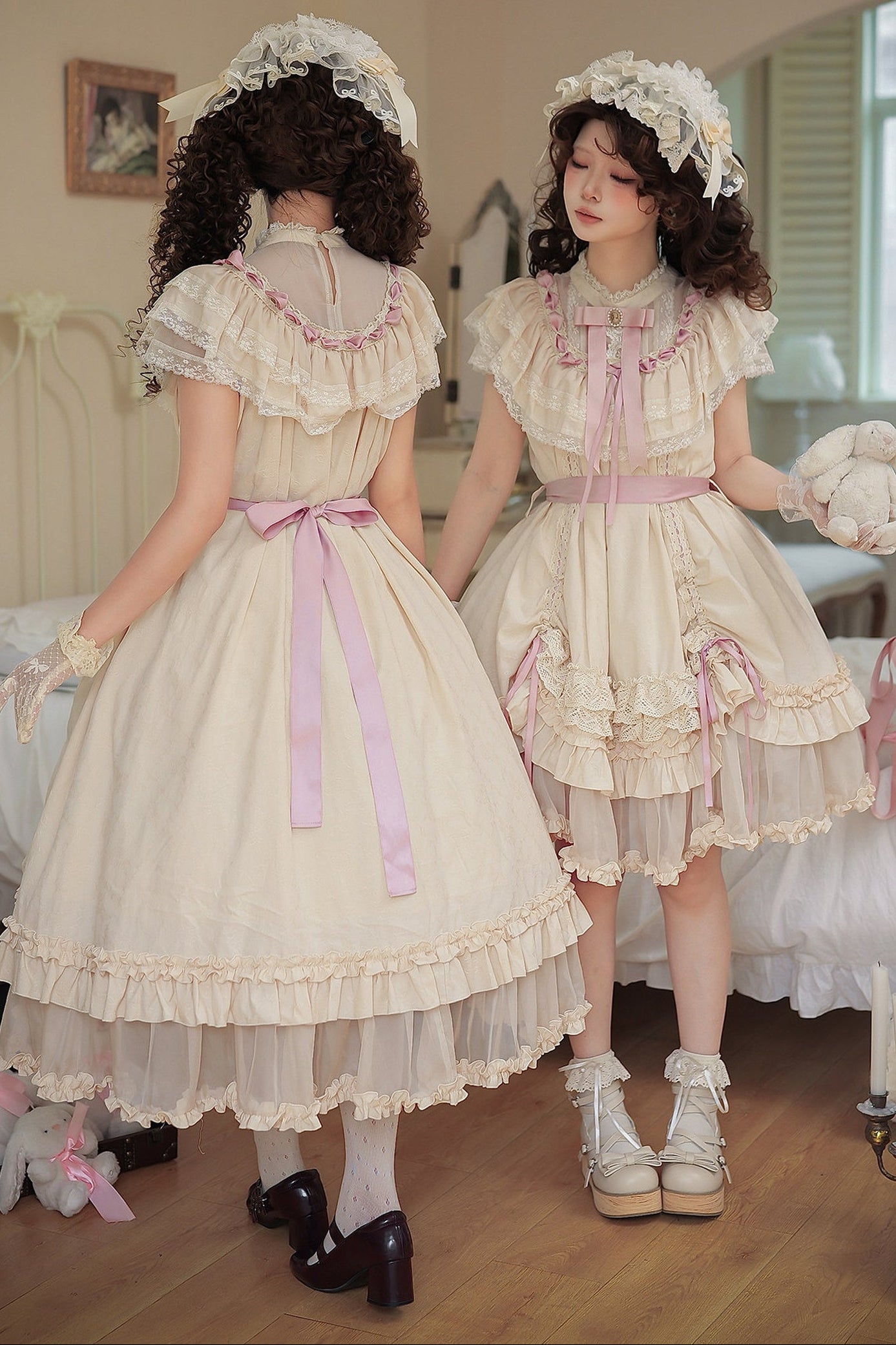 Milchtee-rosa Lolita-Kleid mit Puppen-Rüschen