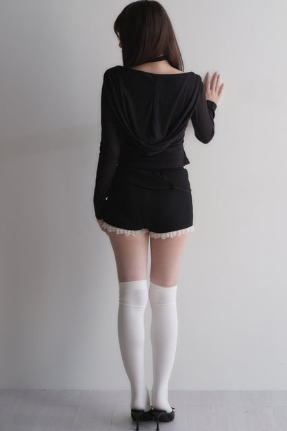 Set con top con fiocco incrociato + pantaloncini in pizzo