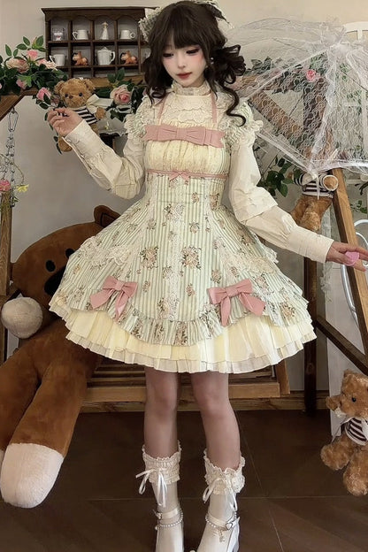 Conjunto coordinado de vestido con estampado de rosas y falda de doble volante