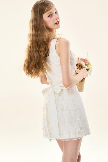 Französisches mädchenhaftes Kleid mit Blumenstickerei