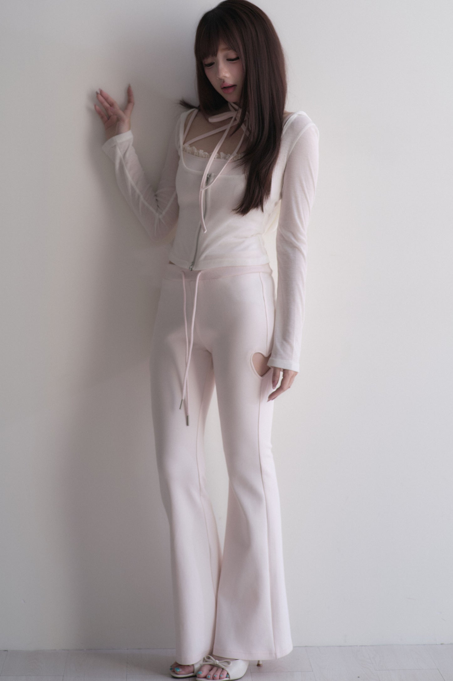 Set con top con fiocco incrociato + pantaloncini in pizzo